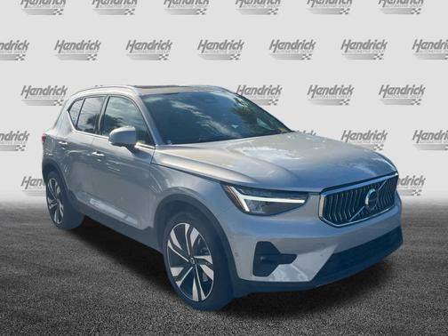 2025 Volvo XC40 Plus Bright Theme