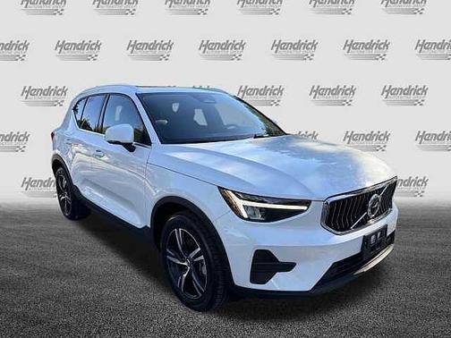 2025 Volvo XC40 Plus