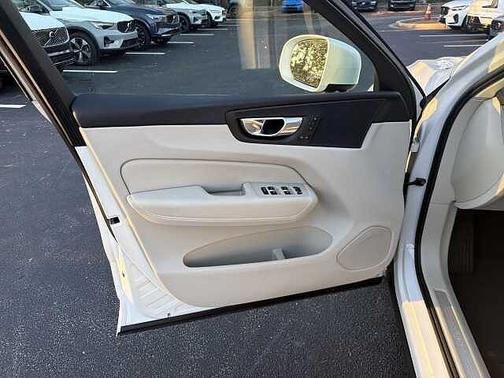 2023 Volvo XC60 Plus