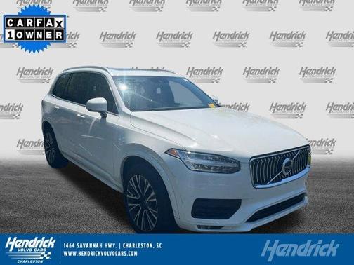 2022 Volvo XC90 T6 Momentum 7 Passenger