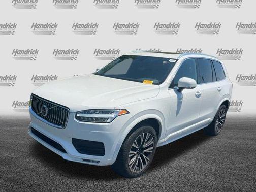 2022 Volvo XC90 T6 Momentum 7 Passenger