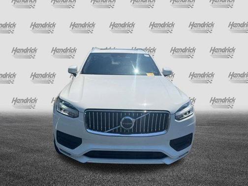 2022 Volvo XC90 T6 Momentum 7 Passenger