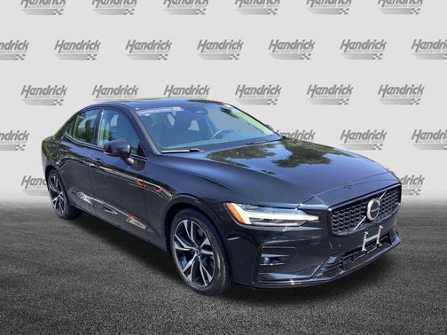 2024 Volvo S60 Core Dark Theme