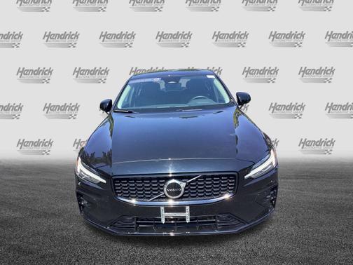 2024 Volvo S60 Core Dark Theme