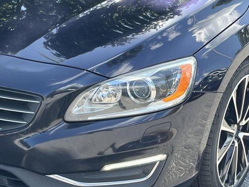 2017 Volvo V60 T5 Platinum