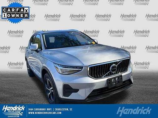 2025 Volvo XC40 Core