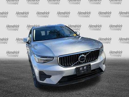 2025 Volvo XC40 Core