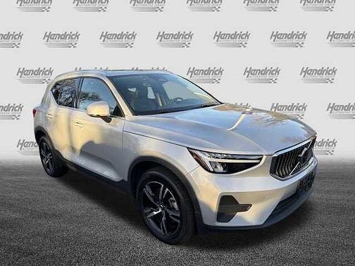 2025 Volvo XC40 Core