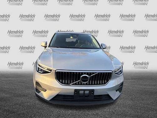 2025 Volvo XC40 Core