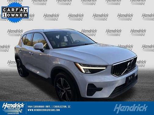 2025 Volvo XC40 Core