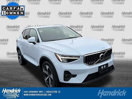 2025 Volvo XC40 Core