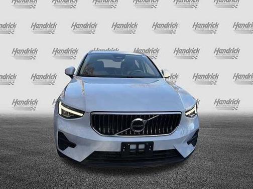 2025 Volvo XC40 Core