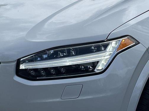 2025 Volvo XC90 B5 Plus