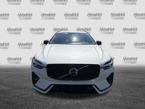 Crystal White 2024 Volvo XC60 Plus