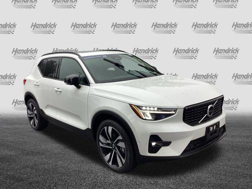 2025 Volvo XC40 Plus Dark Theme