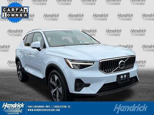 2025 Volvo XC40 Core