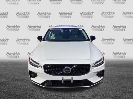 2023 Volvo S60 Core Dark Theme