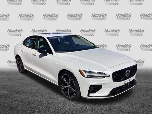 2023 Volvo S60 Core Dark Theme