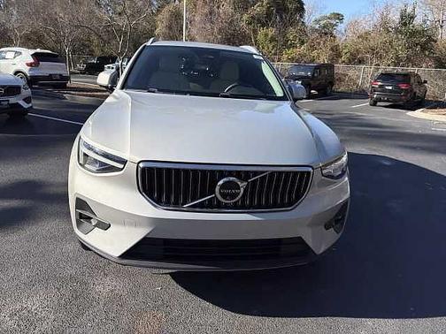 2023 Volvo XC40 Plus Bright Theme