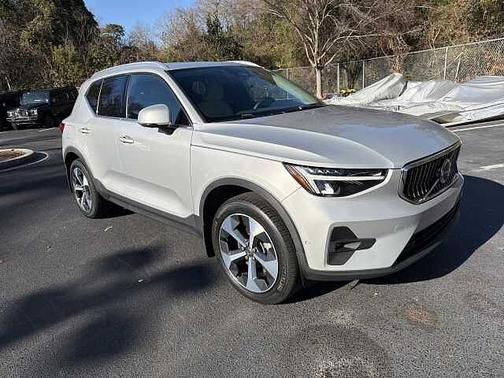 2023 Volvo XC40 Plus Bright Theme