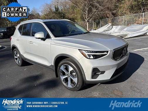 2023 Volvo XC40 Plus Bright Theme