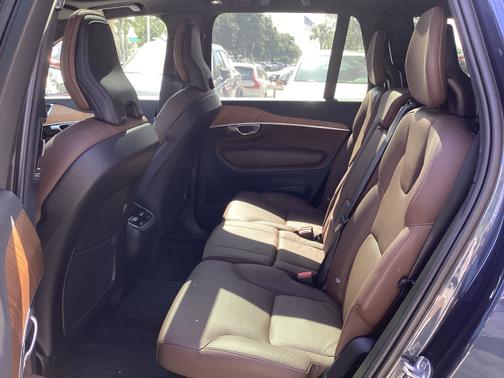 2024 Volvo XC90 Plus Bright Theme