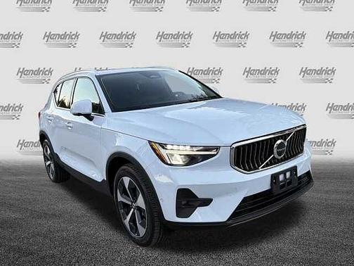 2025 Volvo XC40 Plus