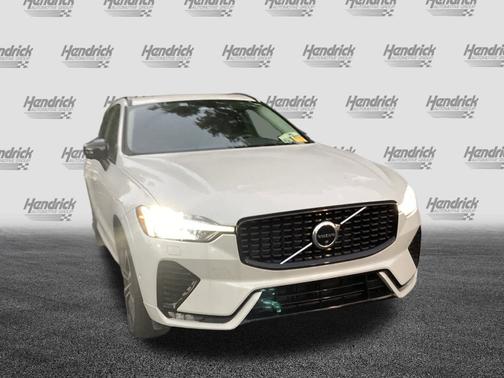 2023 Volvo XC60 Plus Dark Theme