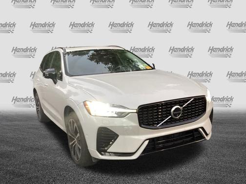 2023 Volvo XC60 Plus Dark Theme