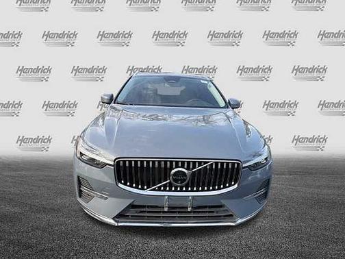 2023 Volvo XC60 Plus Bright Theme