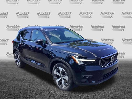 2023 Volvo XC40 Plus Bright Theme