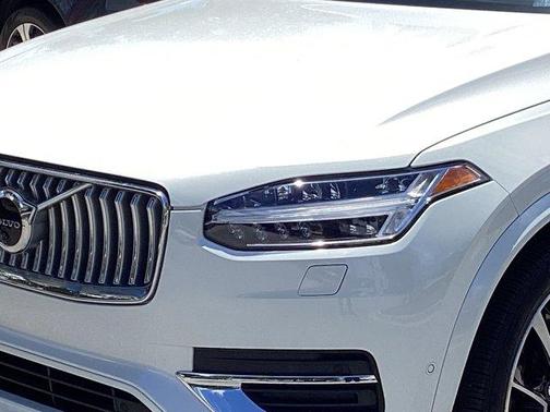 2023 Volvo XC90 B5 Plus