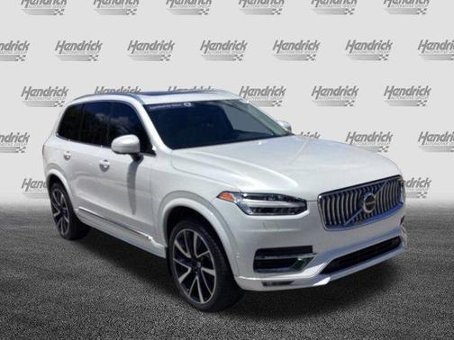 2023 Volvo XC90 B5 Plus