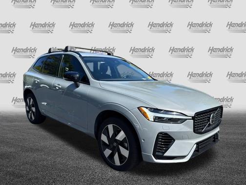 2025 Volvo XC60 Plug-In Hybrid Plus
