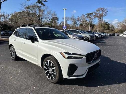 2023 Volvo XC60 Ultimate Dark Theme