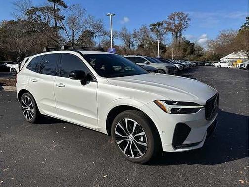 2023 Volvo XC60 Ultimate Dark Theme