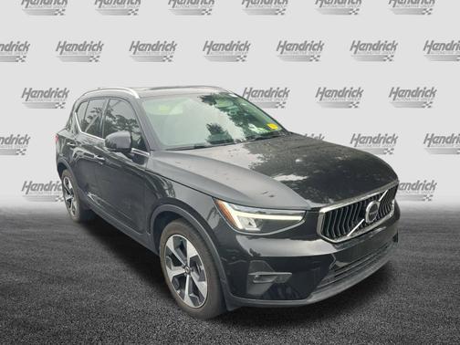 2023 Volvo XC40 Plus Bright Theme