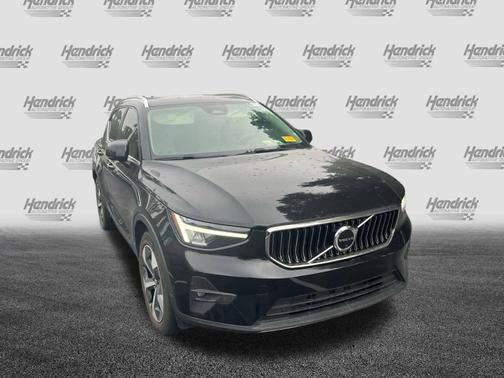 2023 Volvo XC40 Plus Bright Theme