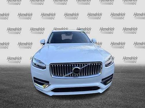 Crystal White 2025 Volvo XC90 Core