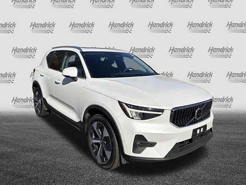 2025 Volvo XC40 Plus