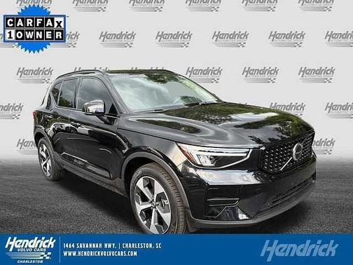 Onyx Black 2024 Volvo XC40 Core