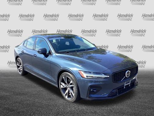 2024 Volvo S60 Core Dark Theme