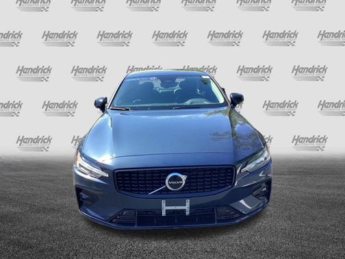 2024 Volvo S60 Core Dark Theme