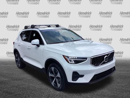 2025 Volvo XC40 Core Bright Theme