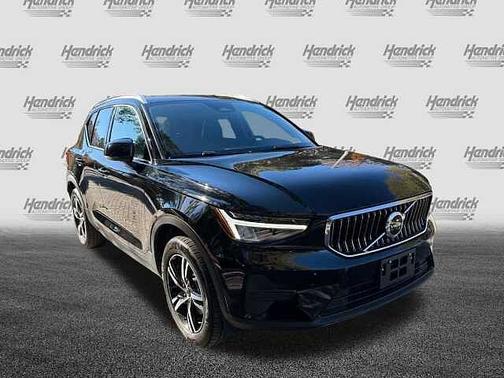 2025 Volvo XC40 Plus