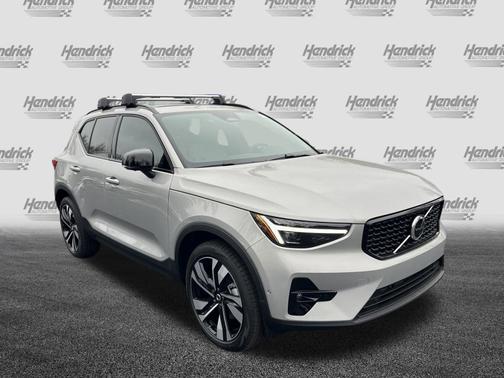 2025 Volvo XC40 Ultra Dark Theme