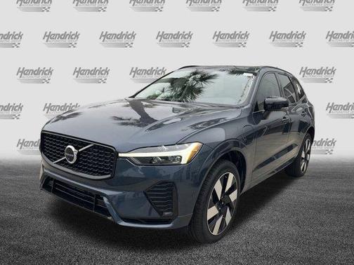 2025 Volvo XC60 Plug-In Hybrid T8 Plus