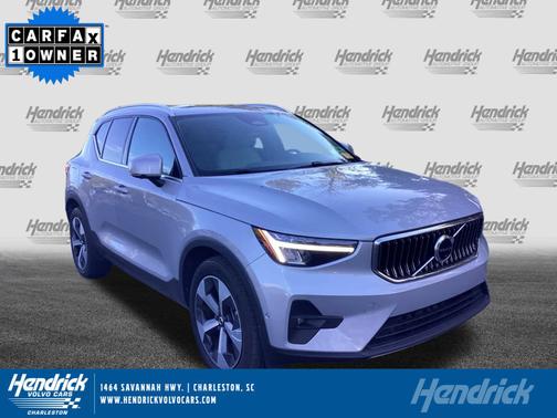2023 Volvo XC40 Plus Bright Theme