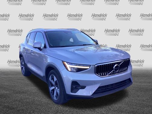 2023 Volvo XC40 Plus Bright Theme