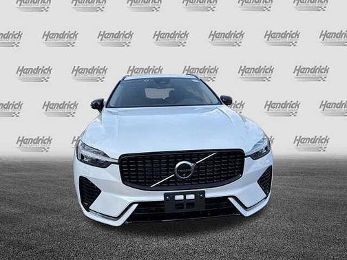 2025 Volvo XC60 Plus